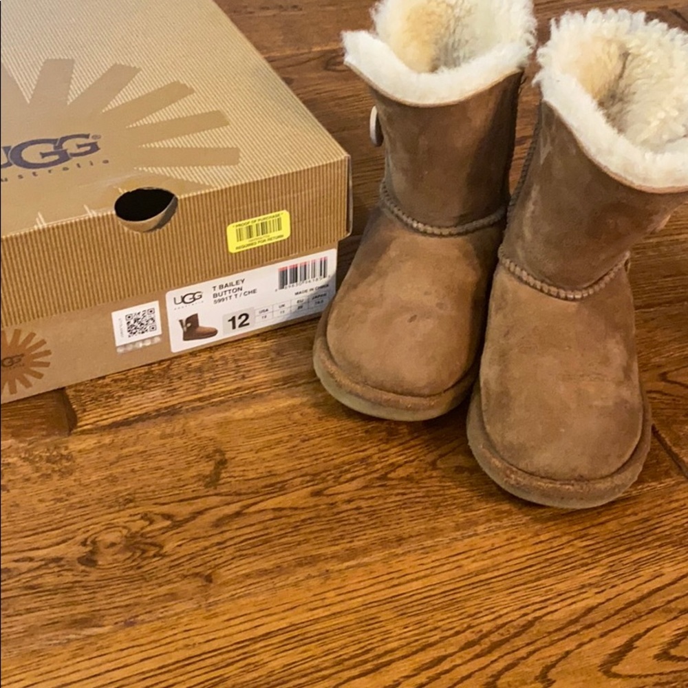 Girls Ugg T Bailey Button